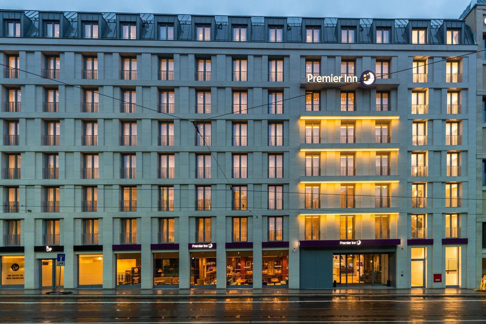 Premier Inn Leipzig City Oper Exterior foto